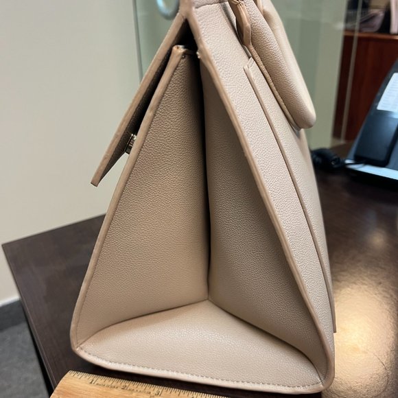 Elegant Cream Crossbody Bag - Picture 6 of 13